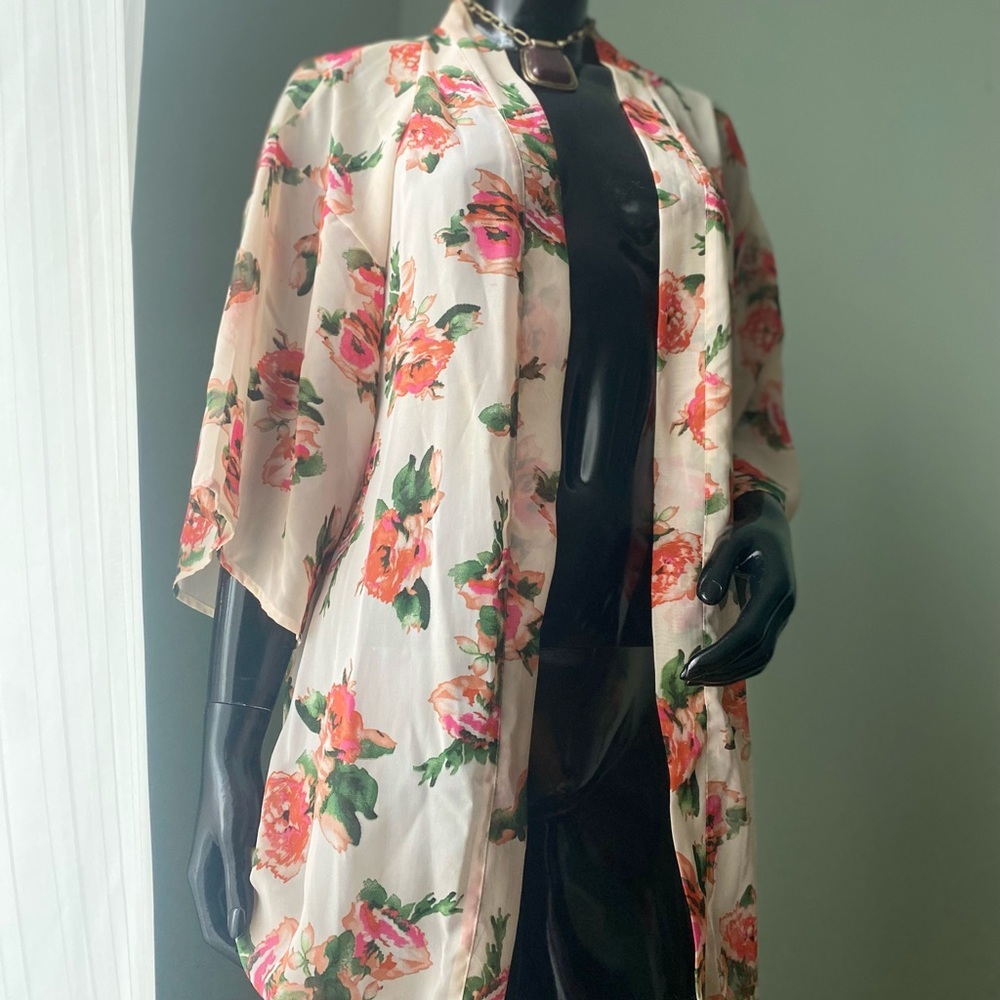 ๐ธFloral Kimono ๐๐บ - Picture 6 of 9